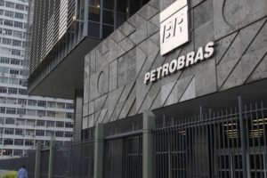 Ações – Petrobras adia cronograma para contratar plataforma para campo de Itapu