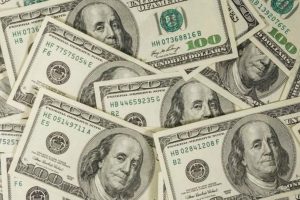 Moeda – Dólar vai a R$5,85 após corte maior do que o esperado na Selic