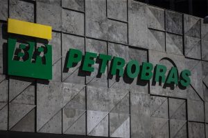 Petrobras tem prejuízo no 2º tri por Covid-19; despesas com hedge e PDVs pesam