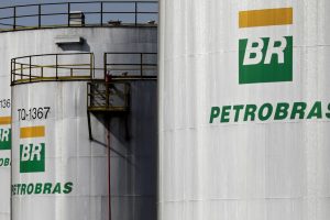 Petrobras sobe seguindo petróleo no exterior; estatal divulga balanço em 30/7